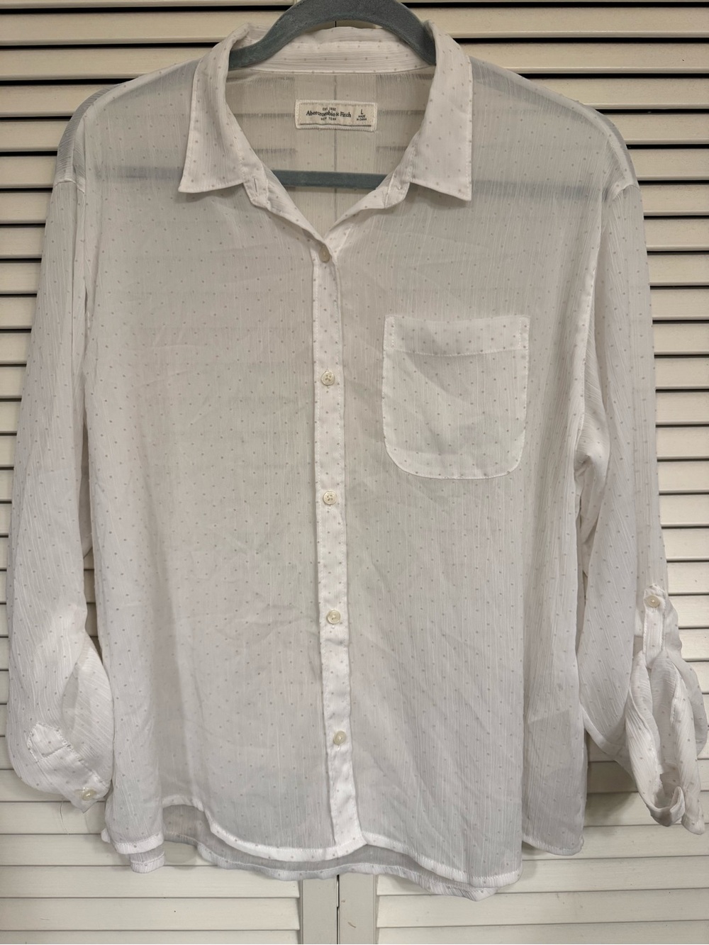 Abercrombie & Fitch Lightweight White Button-Up Shirt with Pocket size large